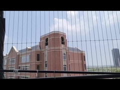 발코니 그릴과 함께 자연의 방해받지 않는 전망을 경험하십시오.