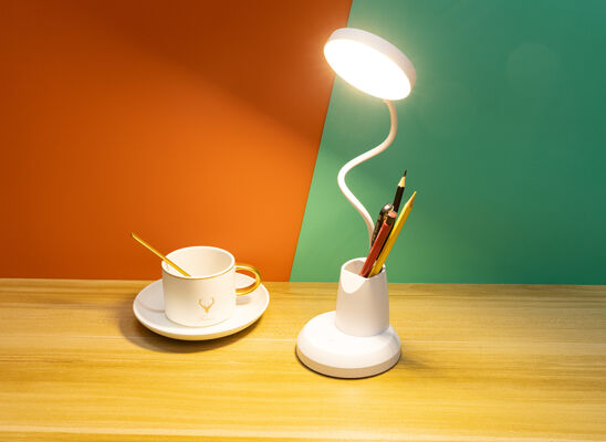 모던 심플 펜 홀더 책상 램프 LED 충전식 플러그인 눈 보호 스터디 램프 대학교 기숙사 독서 램프 터치
