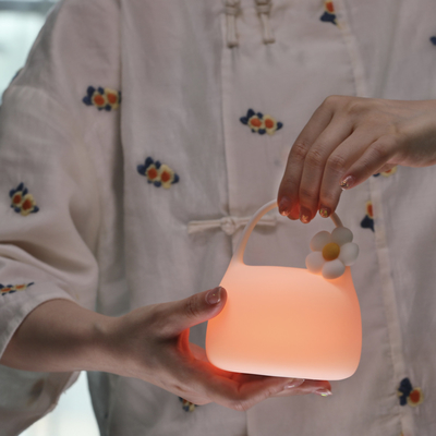 사용자 지정 로고 휴대용 박수 터치 컨트롤 LED 나이트 라이트 새 디자인 생일 선물 침실 실리콘 분위기 USB 재충전