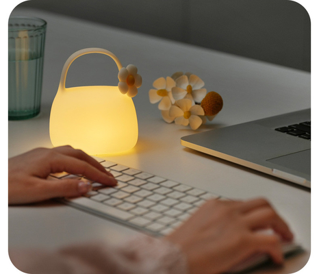 현대 귀여운 휴대용 램프 침실용 따뜻한 흰색 LED 테이블 램프 USB 재충전 가능한 실리콘 재료