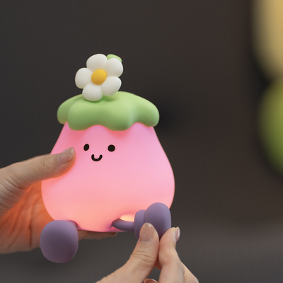 공장 도매 만화 부드러운 실리콘 LED 야간 조명 귀여운 작은 계란 침대 옆 램프 휴대용 USB 재충전 잠실 야간 조명