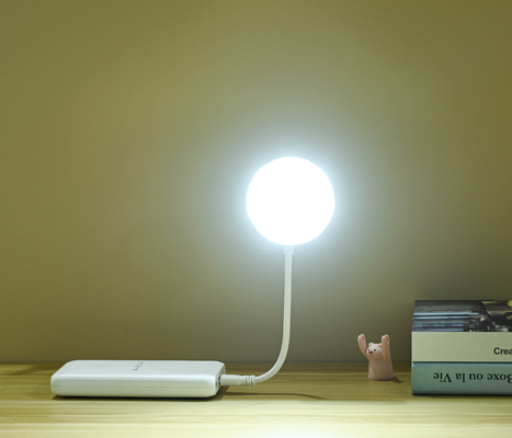 3500-6500K 컬러 LED 눈 관리 USB 재충전 가능한 테이블 램프 다각 조정