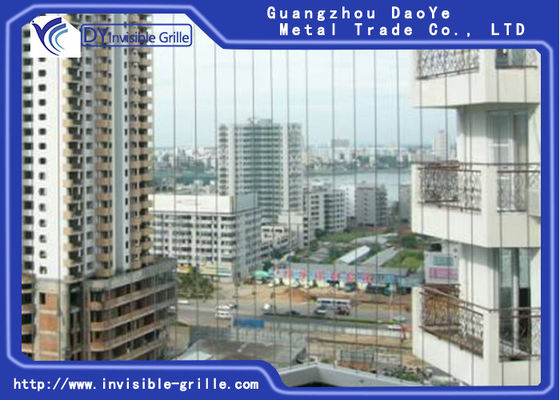 펜싱을 격분하는 계단 레일 수영장 안전성으로 설치된 보이지 않는 그릴